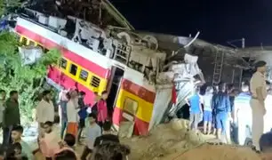 Al menos 238 muertos y 900 heridos deja choque de trenes en el este de la India