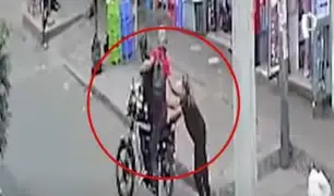 SJM: delincuentes en moto arrastran a mujer tras robar su celular