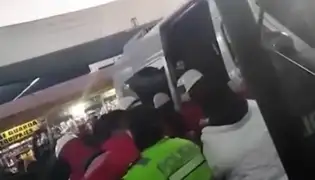 Arequipa: transportistas agarran a golpes a inspectores de Sutran