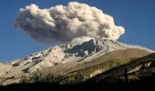 Volcán Ubinas registraría más explosiones que emitirían columnas de cenizas de 2 kilómetros de alto