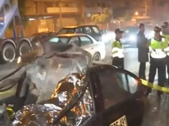 Surco: Dos muertos deja choque de auto contra tráiler en la Panamericana Sur