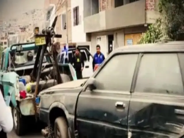 Independencia: municipio retira vehículos mal estacionados y abandonados