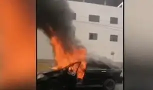 Chofer quema su auto durante operativo para evitar que se lo lleven al depósito