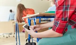 Países Bajos prohibirá uso de celulares en aulas de clases desde 2024