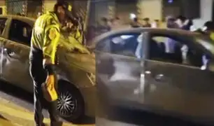 Vecinos de SJM capturan a dos delincuentes y destruyen su vehículo