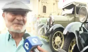 Se realiza exhibición de vehículos clásicos en el Cercado de Lima
