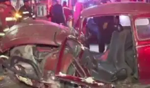 El Agustino: conductor aparentemente ebrio destroza su auto en accidente de tránsito