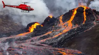 ¡Impactantes imágenes! Volcán entra en erupción cerca a la capital de Islandia