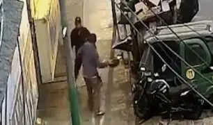 Carmen de La Legua: sujeto ataca con un palo a su amigo por "no poner para las cervezas"
