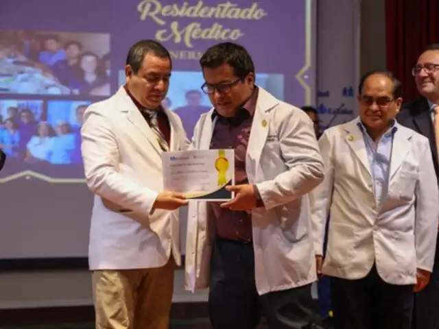 Más de 30 médicos residentes del hospital Rebagliati formados durante la pandemia logran graduarse