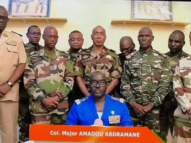 Ejército de Níger anuncia golpe de Estado: militares retienen al presidente y cierran fronteras
