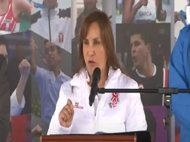 Dina Boluarte pide disculpas a medallistas peruanos por demora en entrega de departamentos
