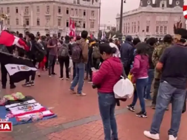 Protestas en Fiestas Patrias: manifestantes se concentran en plaza Dos de Mayo