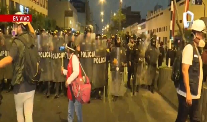 Toma De Lima Enfrentamientos Entre Manifestantes