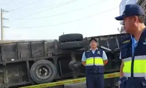 Ventanilla: camión embiste caseta de seguridad y deja tres heridos