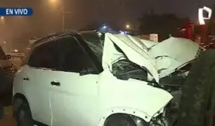 El Agustino: chofer choca contra poste en av. Ramiro Prialé y luego lo habrían asaltado