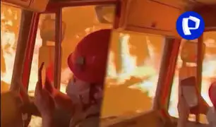 Turquía: bomberos atraviesan fuerte incendio forestal con su vehículo y lo graban en su celular