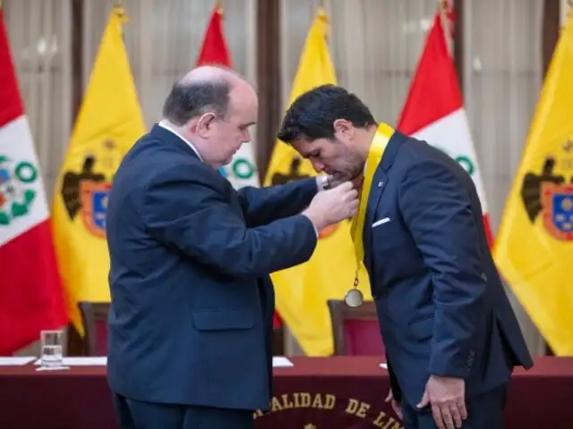 Alcalde de Lima condecora con la 'Medalla de Lima' a Eduardo Verástegui, productor de 'Sound of Freedom'