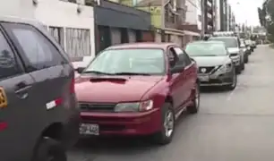 La Victoria: conductores forman larga cola en grifo de la av. Javier Prado para abastecerse de GLP