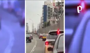 Miraflores: conductores denuncian que no respetan fila de la Vía Expresa