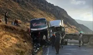 Áncash: dos muertos y más de 15 heridos deja choque entre bus y tráiler en la vía Pativilca-Huaraz