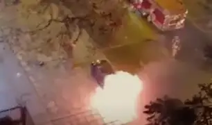 ¡Se salvó de milagro! Conductor escapa de su vehículo tras incendiarse en Miraflores