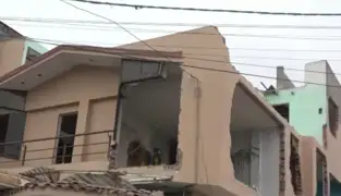 Mujer termina relación con su esposo y destruye casa que ambos construyeron