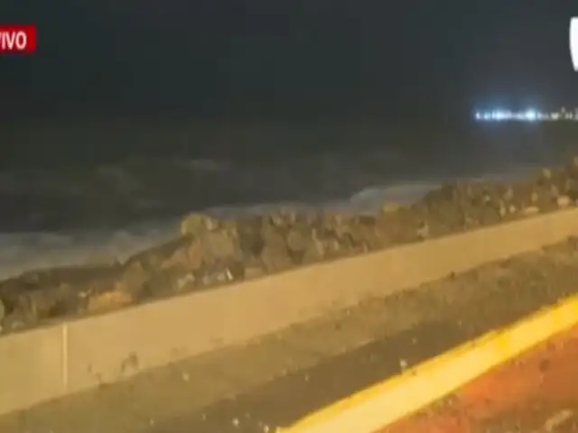 Callao: cierran Costa Verde por oleajes anómalos que perjudican la vía para los conductores