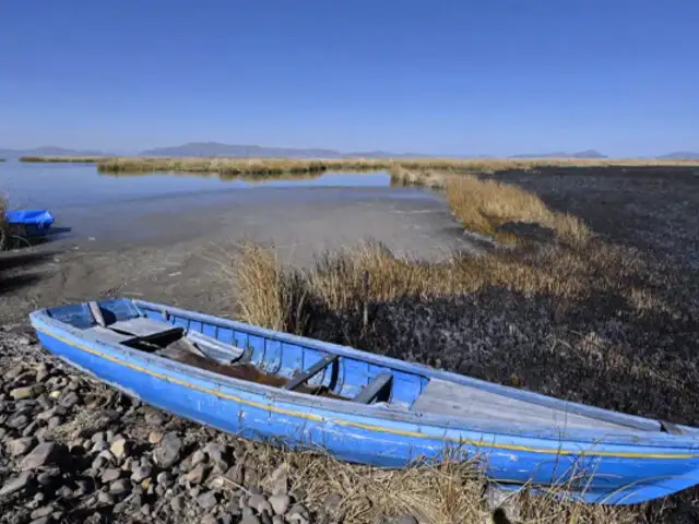 Lago Titicaca: imágenes alertan el gran retroceso del agua entre 2022 y 2023