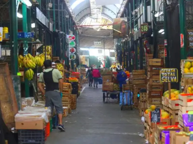 Mercado de Frutas: delincuentes se hacen pasar como estibares y roban 30 cajas de melocotones
