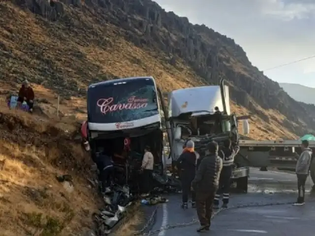 Áncash: dos muertos y más de 15 heridos deja choque entre bus y tráiler en la vía Pativilca-Huaraz