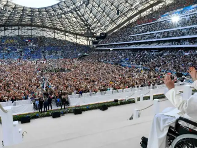 Francia: papa Francisco celebra multitudinaria misa dedicada a los migrantes y sus familiares