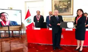 Fernando Rospigliosi recibe credencial de congresista del JNE