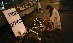 Tel Aviv: Centenares de israelíes realizaron vigilia por víctimas de los ataques de Hamás