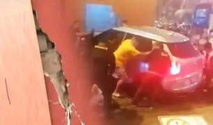 Ladrones huyen en camioneta robada y se estrellan contra vivienda en Miraflores