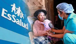 Essalud lleva atención médica domiciliaria a los adultos mayores que viven solos en zona rural del Cusco
