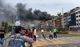 SMP: incendio de proporciones consume una vivienda cerca al centro comercial Plaza Norte