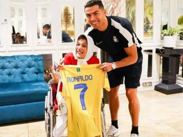 Irán: Cristiano Ronaldo condenado a 99 latigazos por abrazar a una fan