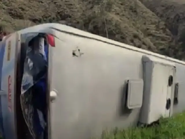 Accidente en Cusco: turista muere tras despiste de bus que se dirigía a montaña de Siete Colores