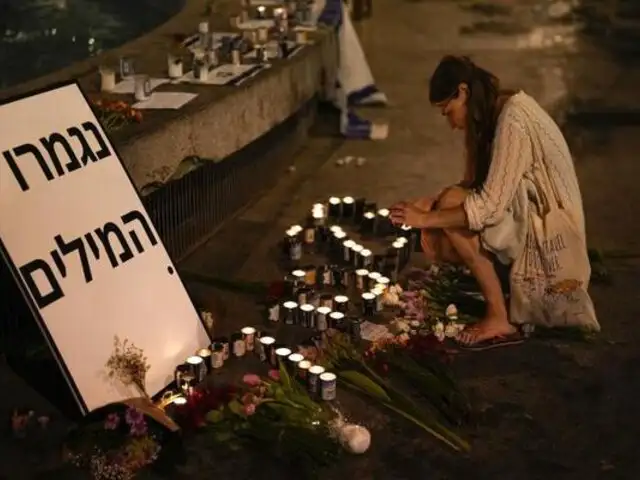 Tel Aviv: Centenares de israelíes realizaron vigilia por víctimas de los ataques de Hamás