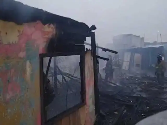 Callao: Incendio de grandes proporciones en La Perla deja tres viviendas destruidas