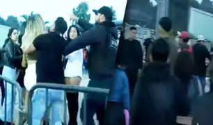 Grupo de jóvenes protagoniza pelea al salir de fiesta de Halloween en SJM