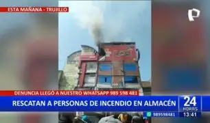 Trujillo: Rescatan a 6 personas de incendio en almacén de juguetes