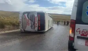 Hay varios lesionados: bus que trasladaba escolares en viaje de promoción se vuelca en Puno