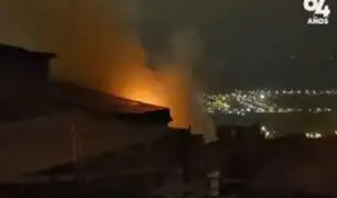 Incendio en Ventanilla: feroces llamas consumieron taller de carpintería