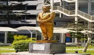 Trujillo: Presentan estatua de César Acuña en la Universidad Cesar Vallejo