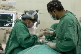 Realizan exitosa cirugía para extirpar tumor del rostro de una mujer de 87 años en Pasco