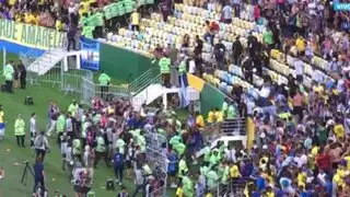 Batalla campal en las gradas del Maracaná: jugadores abandonaron el campo de juego