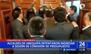 A empujones: Alcaldes de Arequipa intentaron ingresar a sesión de Comisión de Presupuesto