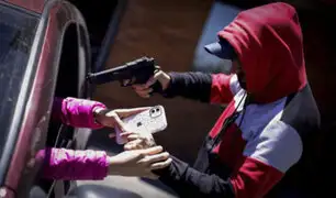 No quería entregar su celular: Golpean, roban y arrojan de vehículo a mujer en Huancayo
